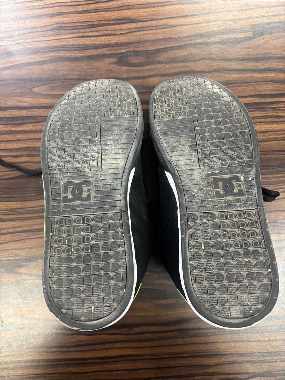 DC Shoes - Mens Command Shoes, size 11 US mens, color black/green. - Picture 4 of 5